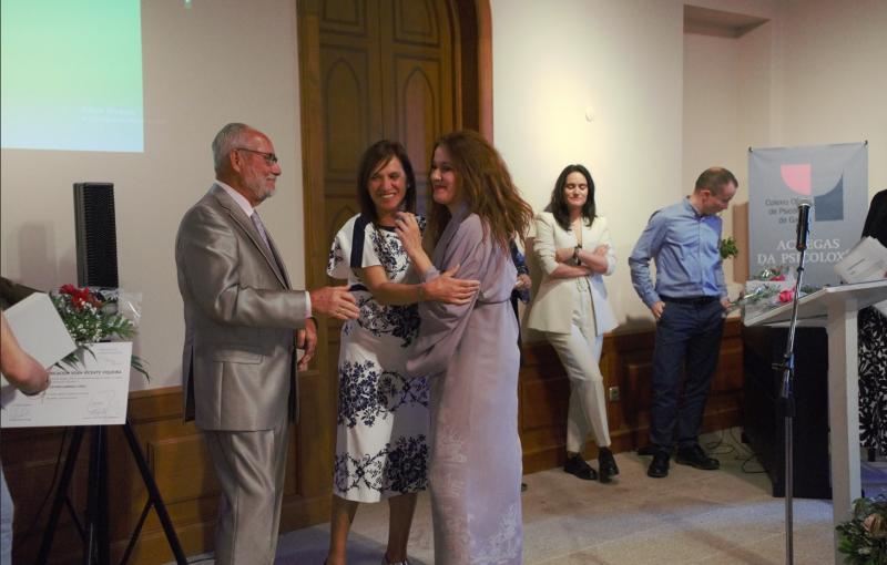 Entrega premios II Edición Xoan Vicente Viqueira. Premio na categoría de Premio Xornalístico á xornalista Esther Garrido