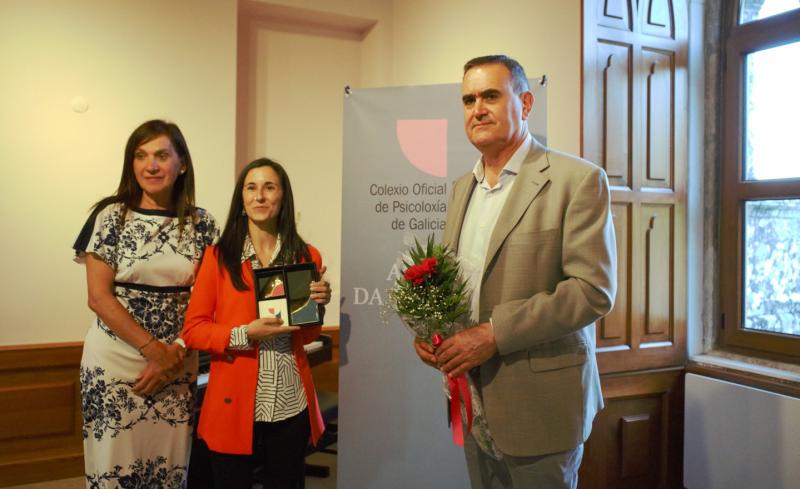 Mª Rosa Álvarez Prada xunto con Inés Salteiro e Xesús Vilas, responsable da Secretaría Técnica e presidente da Plataforma de Organizacións de Infancia de Galicia.