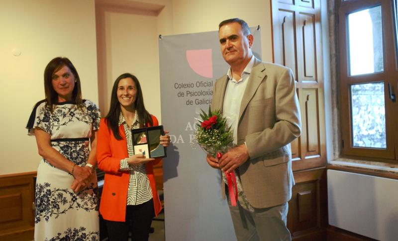 Mª Rosa Álvarez Prada xunto con Inés Salteiro e Xesús Vilas, responsable da Secretaría Técnica e presidente da Plataforma de Organizacións de Infancia de Galicia.
